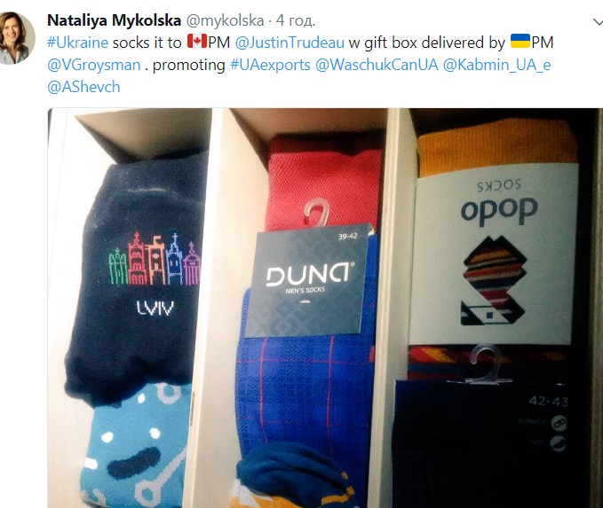 Зроблено в Україні: Джастіну Трюдо презентували цікавий предмет одягу