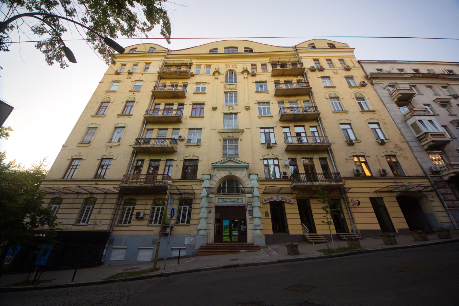 Улица Шелковичная, 36/7 – Дом, где жила и репетировала Наталья Ужвий