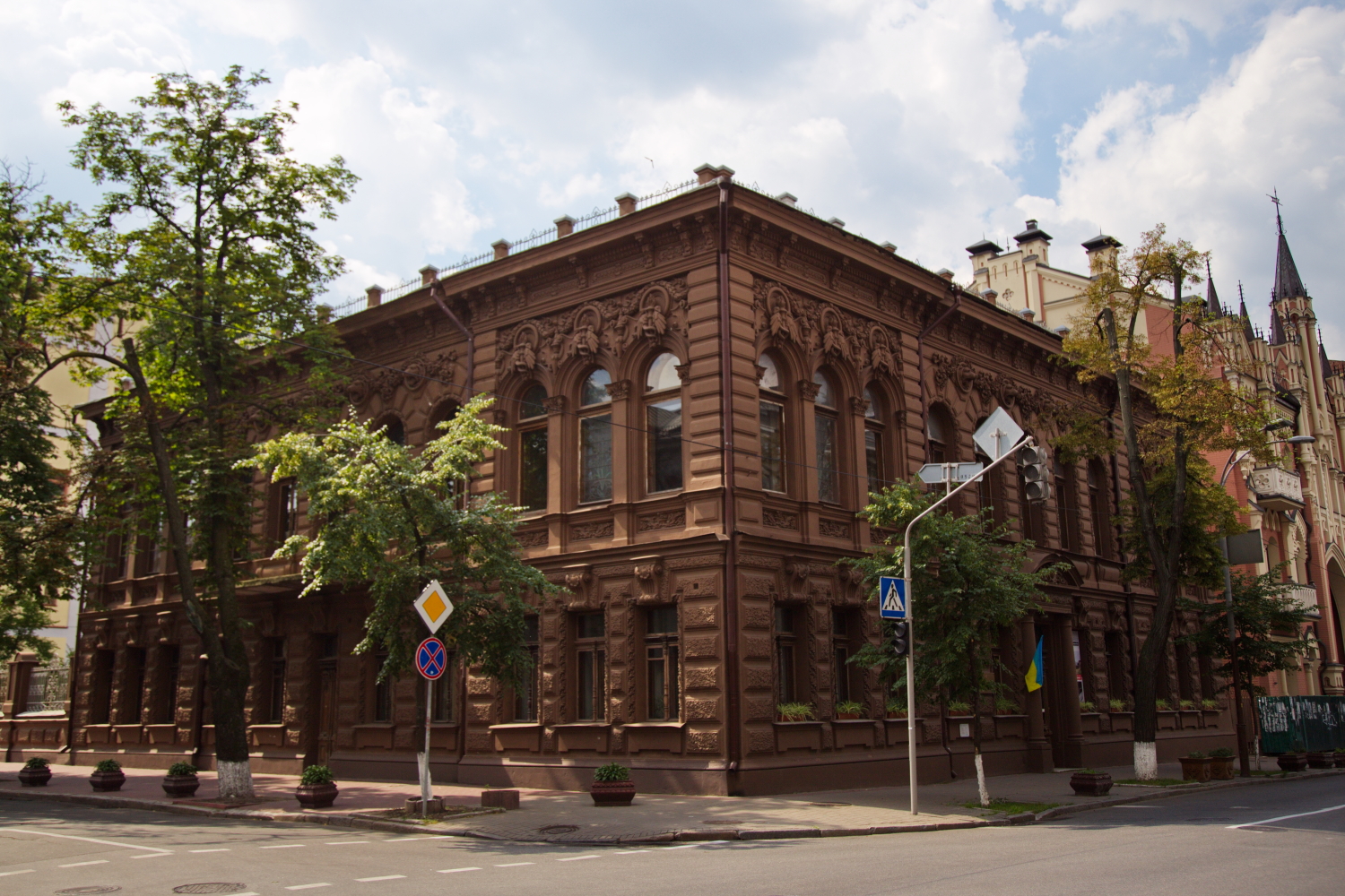 Улица Шелковичная, 17/2 — 