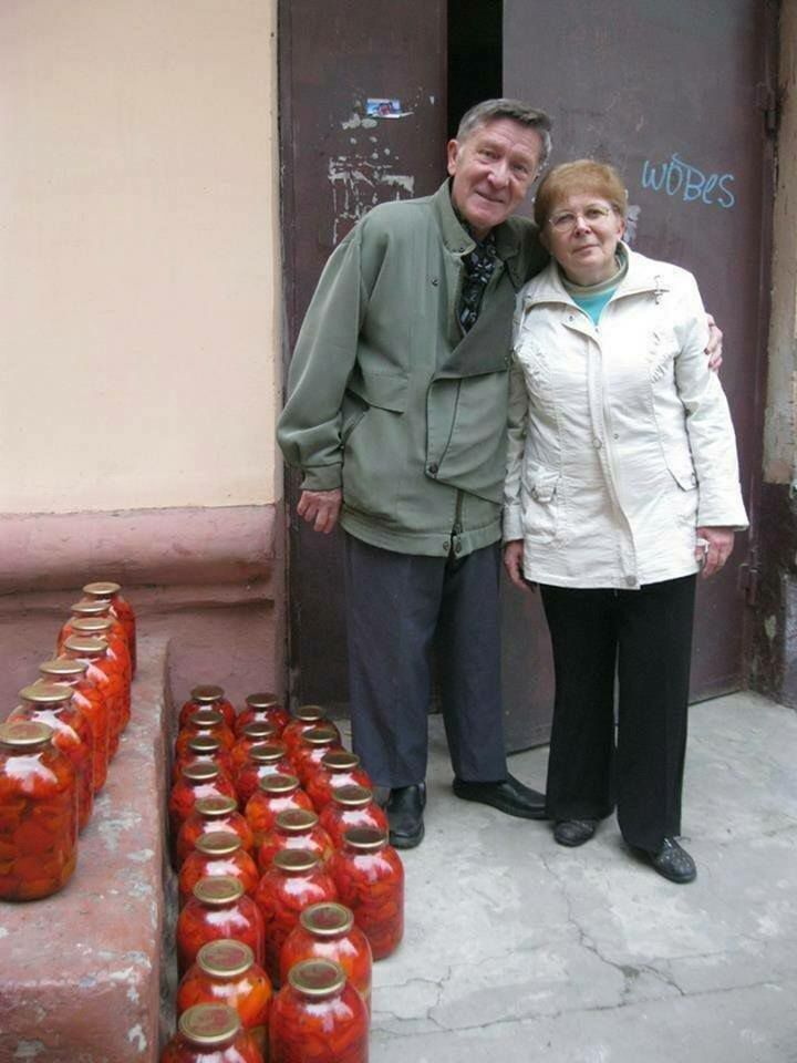 "Дай бог им прожить 131 год": сеть растрогал подарок пенсионеров для воинов АТО