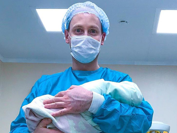 "Здравствуй, Человек!": у популярного актера родилась дочка