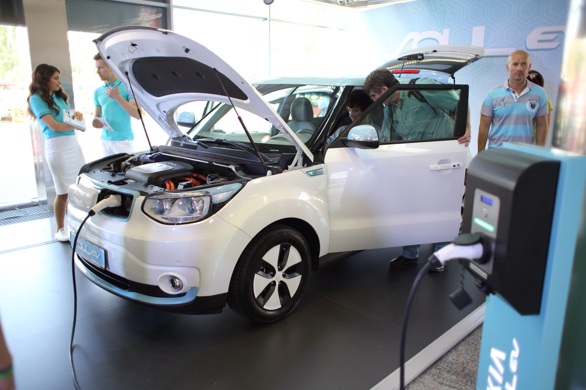 Столичное автошоу 2016: украинцам показали новую “Славуту” и другие “перлы” УкрАвто