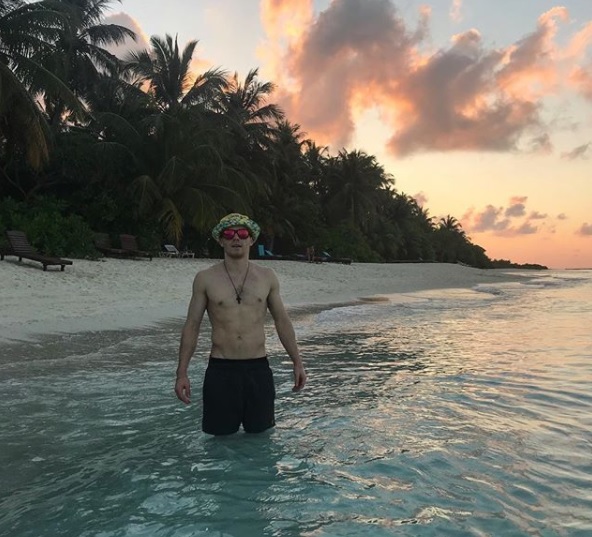 "Борщагa style": олимпийский чемпион рассмешил фото с отпуска на Мальдивах