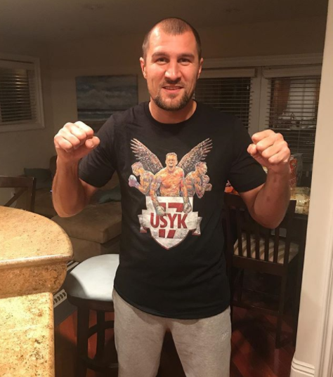 &quot;Саня, вболіваю за тебе&quot;: у Росії підтримали Усика перед боєм