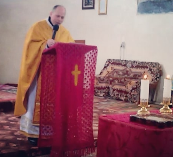 "Альтернатива гріха": український священик веде богослужіння в Instagram