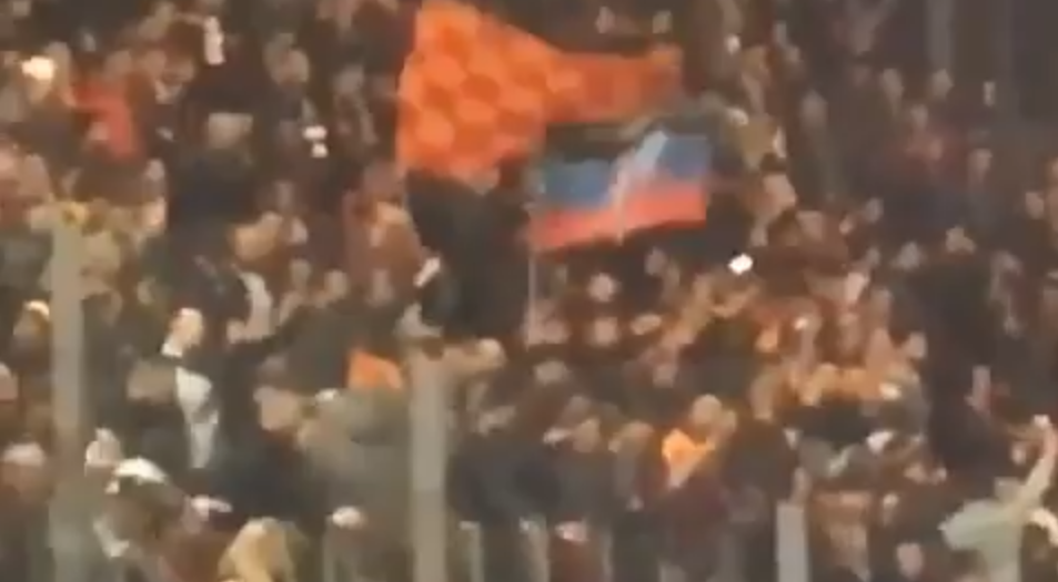 Під час матчу Рома – Шахтар на трибуні фанатів римлян помітили прапор "ДНР" (відео)