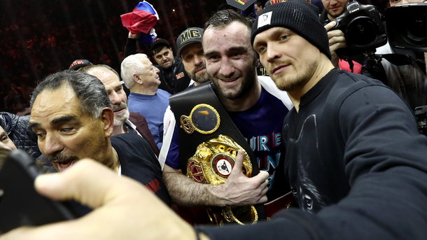 "Красивий бокс": Усик вразив поглядом суперника з РФ