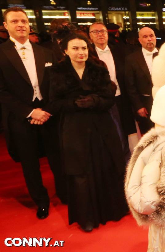 "Що відбувалося до роздягання": у витівці активістки Femen на Віденському балу знайшли "російський слід"