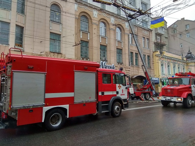 Десятки пожежних і швидкі: в центрі Харкова гасили пожежу