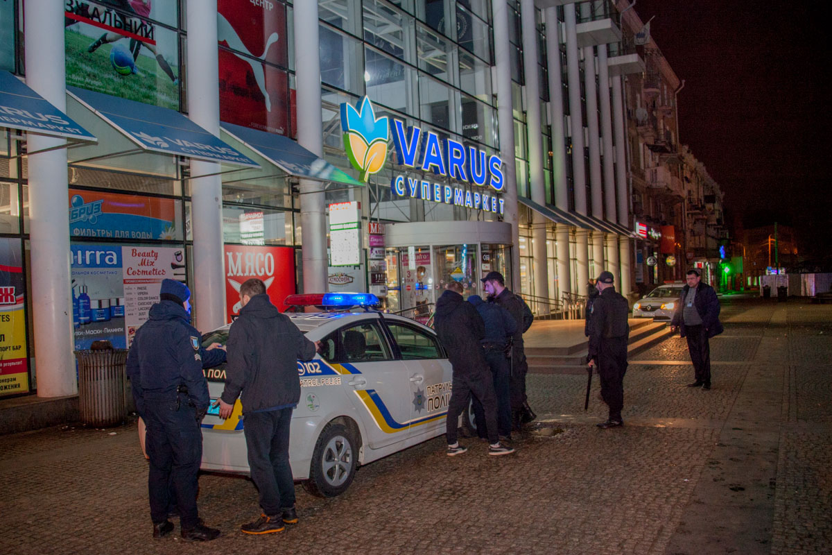 В Днепре гулянка двух компаний на центральной площади закончилась стрельбой