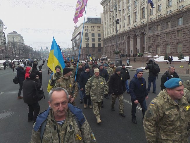 В центре Киева прошел марш памяти погибших защитников Дебальцево