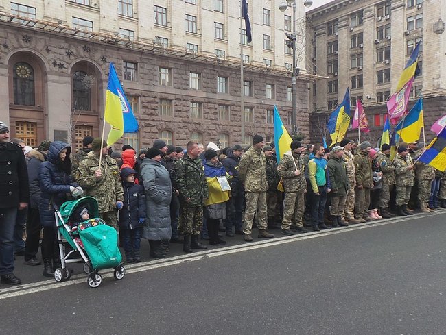 В центре Киева прошел марш памяти погибших защитников Дебальцево