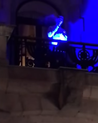 У Миколаєві хлопець вжив наркотик прямо у міськраді (відео)