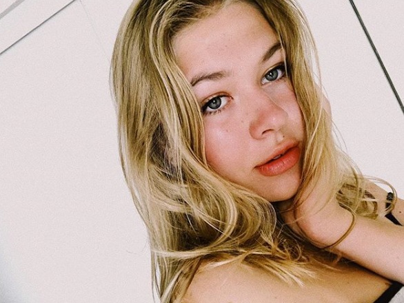 &quot;Копия мамы&quot;: повзрослевшая дочь Брежневой восхитила поклонников яркими фото