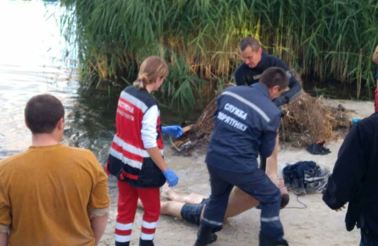 У парку Партизанської слави в Києві з озера виловили тіло молодого хлопця