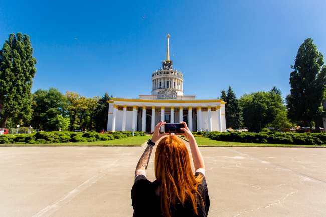 Кияни збирають підписи за прямий перехід від метро до парку на ВДНГ