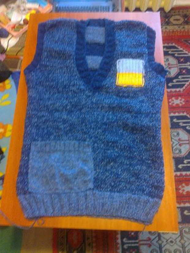 Зробив добро і тікай: мешканка Запоріжжя в'яже бійцям АТО теплі жилетки