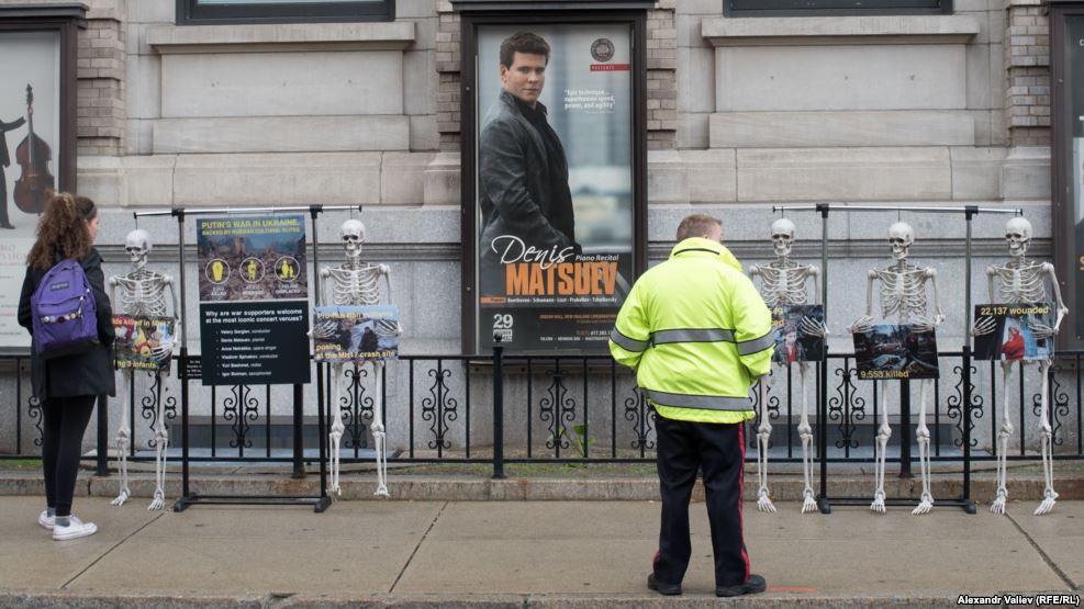 В США пикетировали концерт пианиста Мацуева, поддержавшего оккупацию Крыма Денис Мацуев, США, концерт, митинг, фото