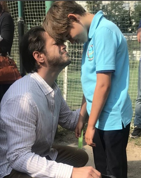 Звездные родители первоклассников: кто из знаменитостей отвел детей в школу (фото)