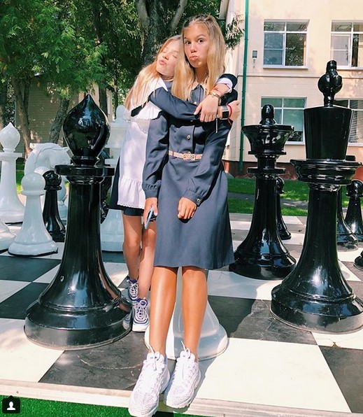 Звездные родители первоклассников: кто из знаменитостей отвел детей в школу (фото)