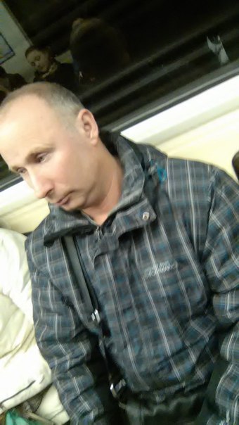 Едет на работу в Кремль: двойника Путина засняли в метро Владимир Путин, двойник