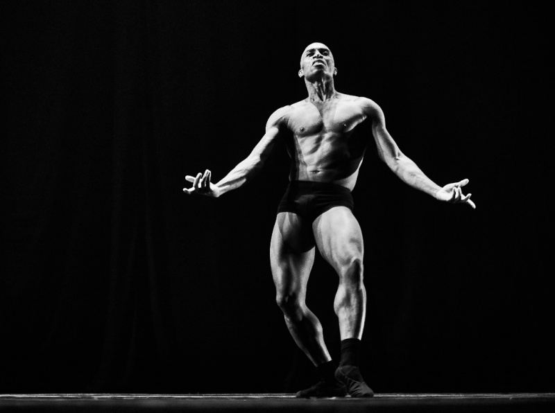 "Complexions: Star Dust" під музику Девіда Боуї: 5 причин побачити грандіозне шоу