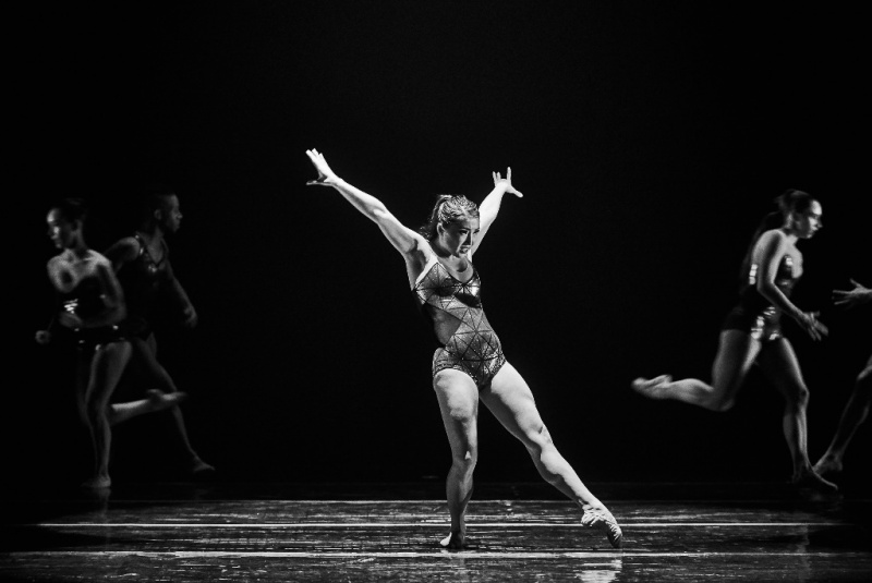 "Complexions: Star Dust" під музику Девіда Боуї: 5 причин побачити грандіозне шоу