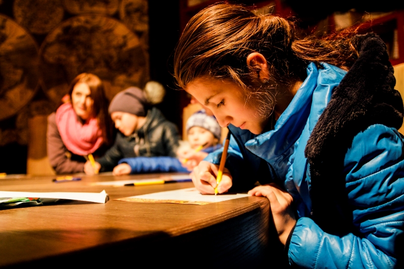 "Я слышал, как папа сказал маме, что лучше всего дарить деньги": что маленькие украинцы просят у Деда Мороза