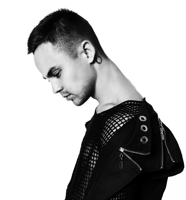 Співак Артем Пивоварів