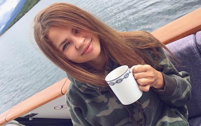 Отобрали телефон и угрожали: скандальную Настю Рыбку держат в тюрьме Бангкока