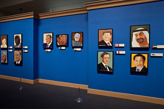 Сборник картин экс-президента США стал бестселлером