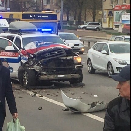 Серьезная авария в Киеве: столкнулись &quot;скорая&quot; и маршрутка (фото)
