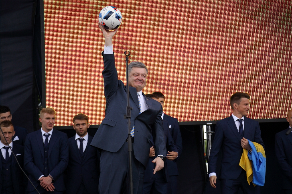 Порошенко на проводах сборной на Евро 2016