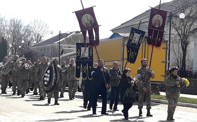 "Осиротела не только жена": в Тернопольской области попрощались с погибшим бойцом АТО