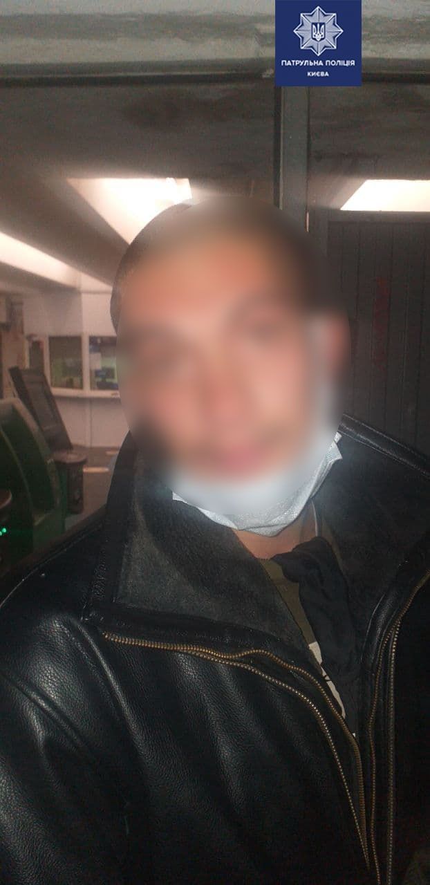 В Киеве наглые воры обчистили мужчину до нитки: забрали даже обувь
