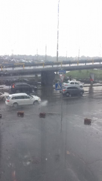 Утонули автомобили: в Киеве прошел мощный ливень (фото)