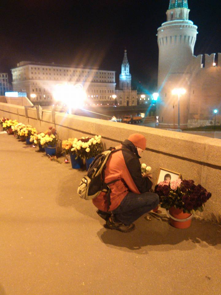 Неугодная память: в Москве снова разобрали мемориал Немцова