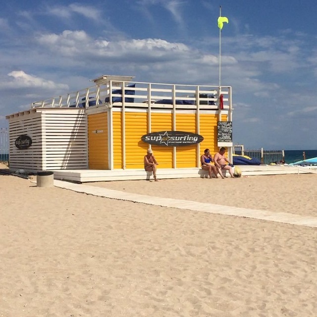 &quot;Крым наш. Турист - нет&quot;: в сети показали фото пляжей под Евпаторией