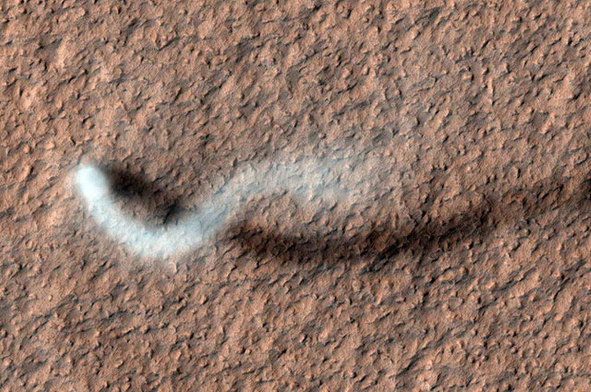 NASA показало потрясающие фото с Марса: эти снимки впечатляют