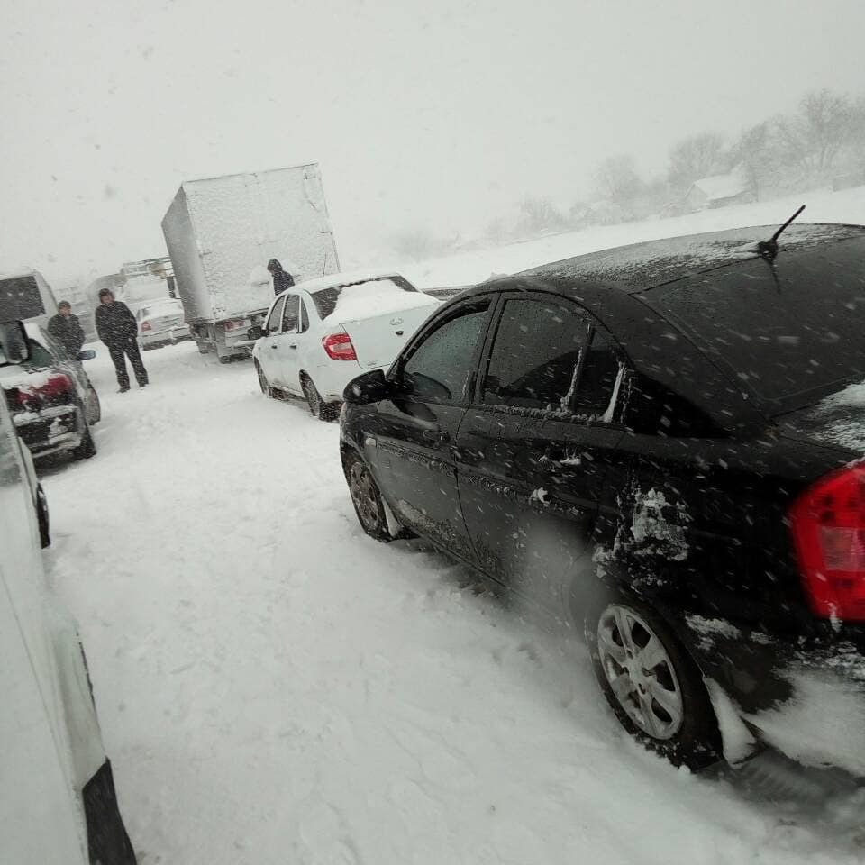 Снігопад в Україні у вражаючих фото і відео з мережі