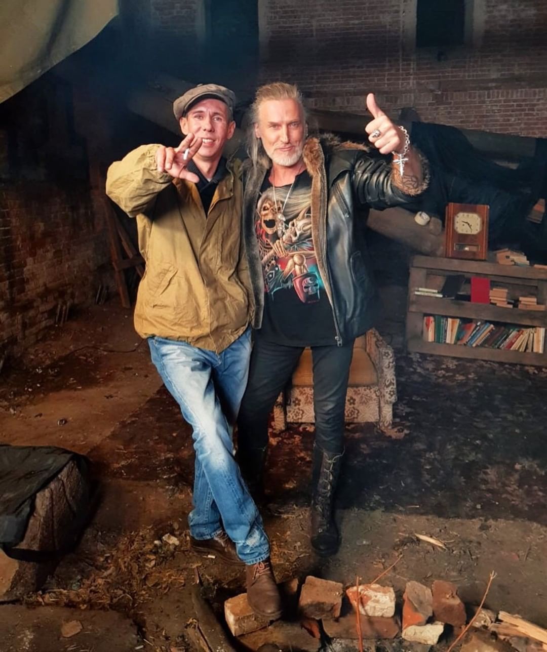 Курил, выпивал, ругался: скандалист Панин устроил дебош на борту самолета