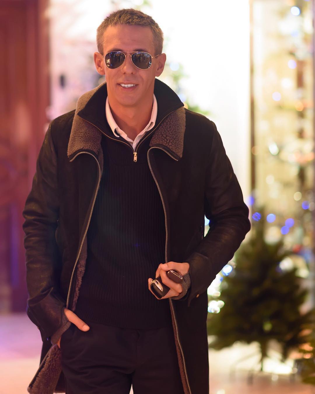 Курил, выпивал, ругался: скандалист Панин устроил дебош на борту самолета