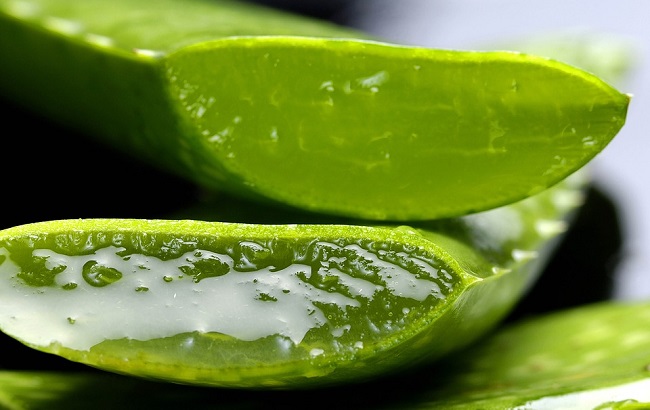 Маска з соком алое зволожує шкіру