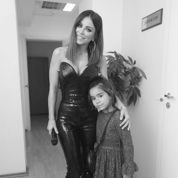 "Очевидні зміни": Ані Лорак вразила фанатів зовнішнім перетворенням (фото)