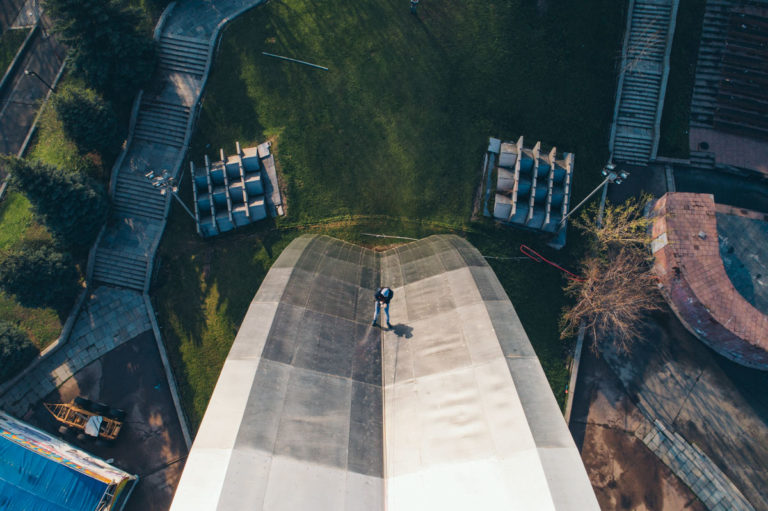 Киевские руферы &quot;захватили&quot; Арку Дружбы народов (впечатляющие фото, видео)