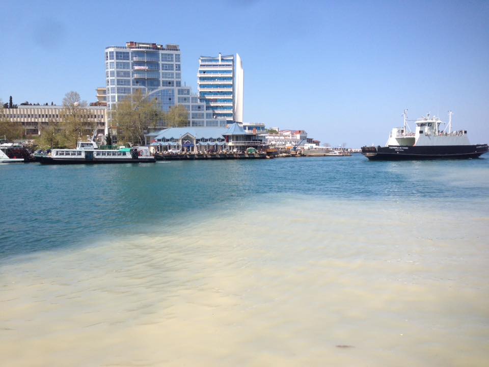 В окупованому Криму в морі злили нечистоти (відео)