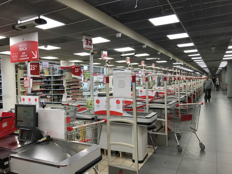 У Києві розгромили торговий центр і закрили "Ашан": усі подробиці