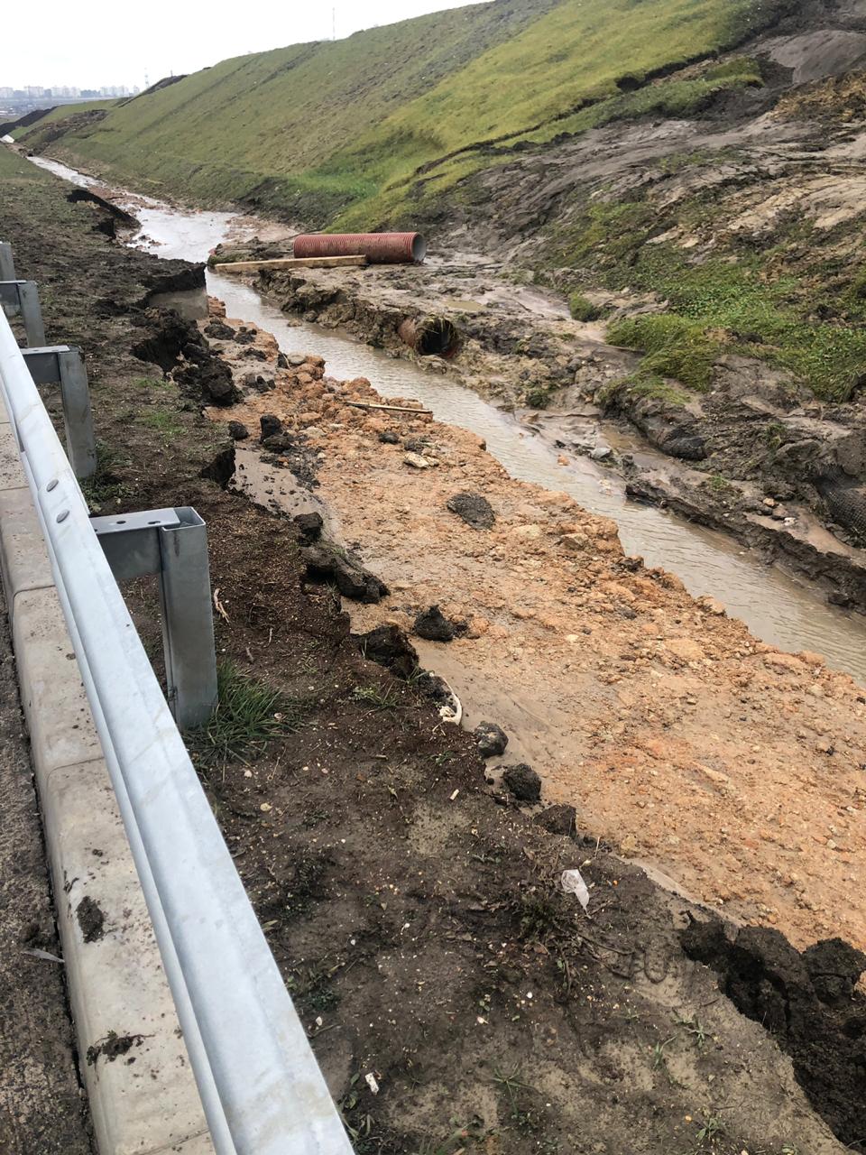 Несет угрозу: у Крымского моста новые серьезные проблемы