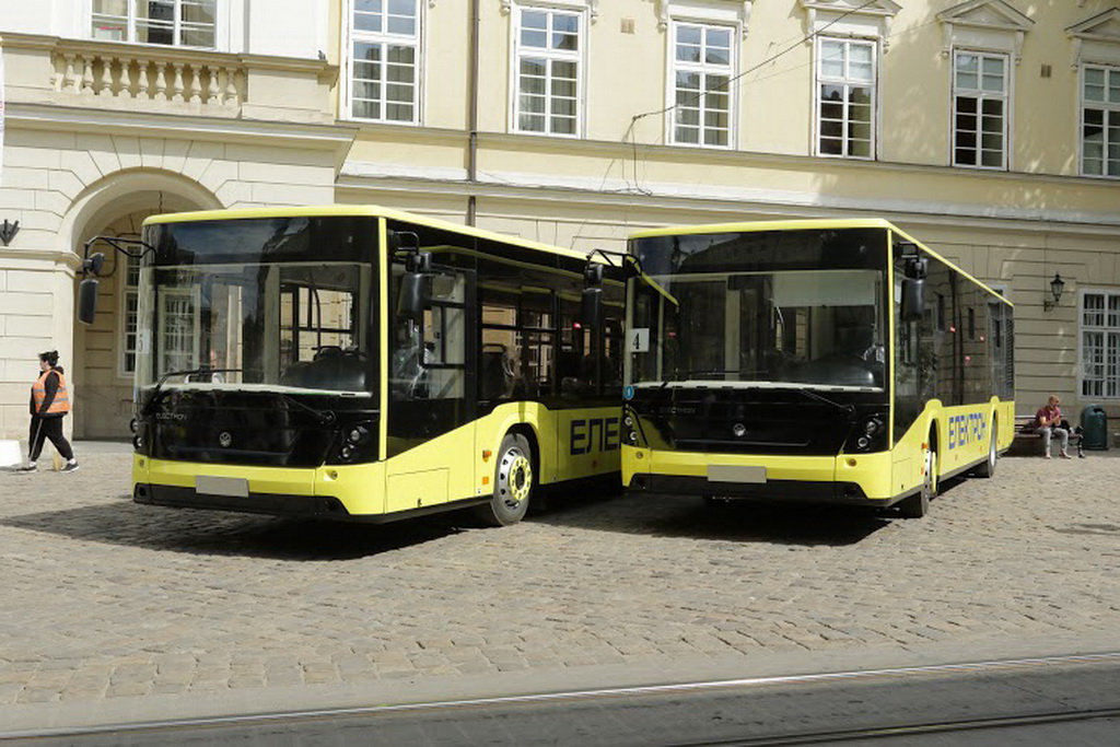Львов получил семь новых городских автобусов "Электрон"