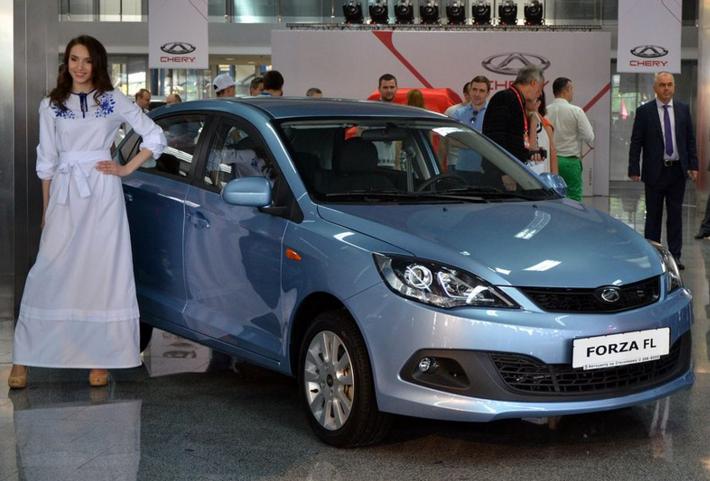 Столичное автошоу 2016: украинцам показали новую “Славуту” и другие “перлы” УкрАвто